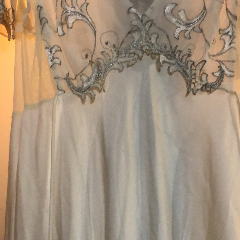 Long Gown - Picture 4 of 11